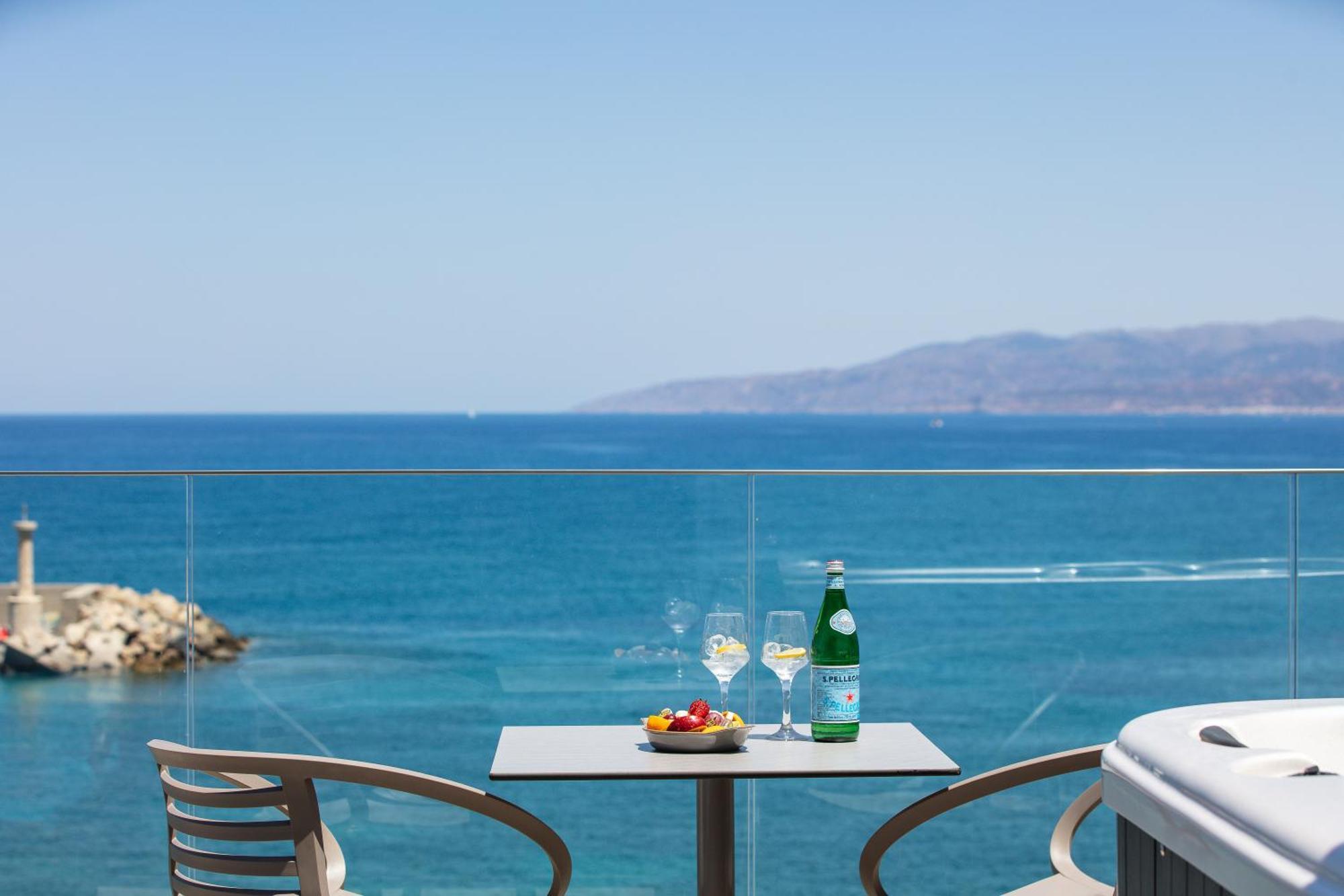 Skipper Beachfront Suites 赫索尼索斯 外观 照片